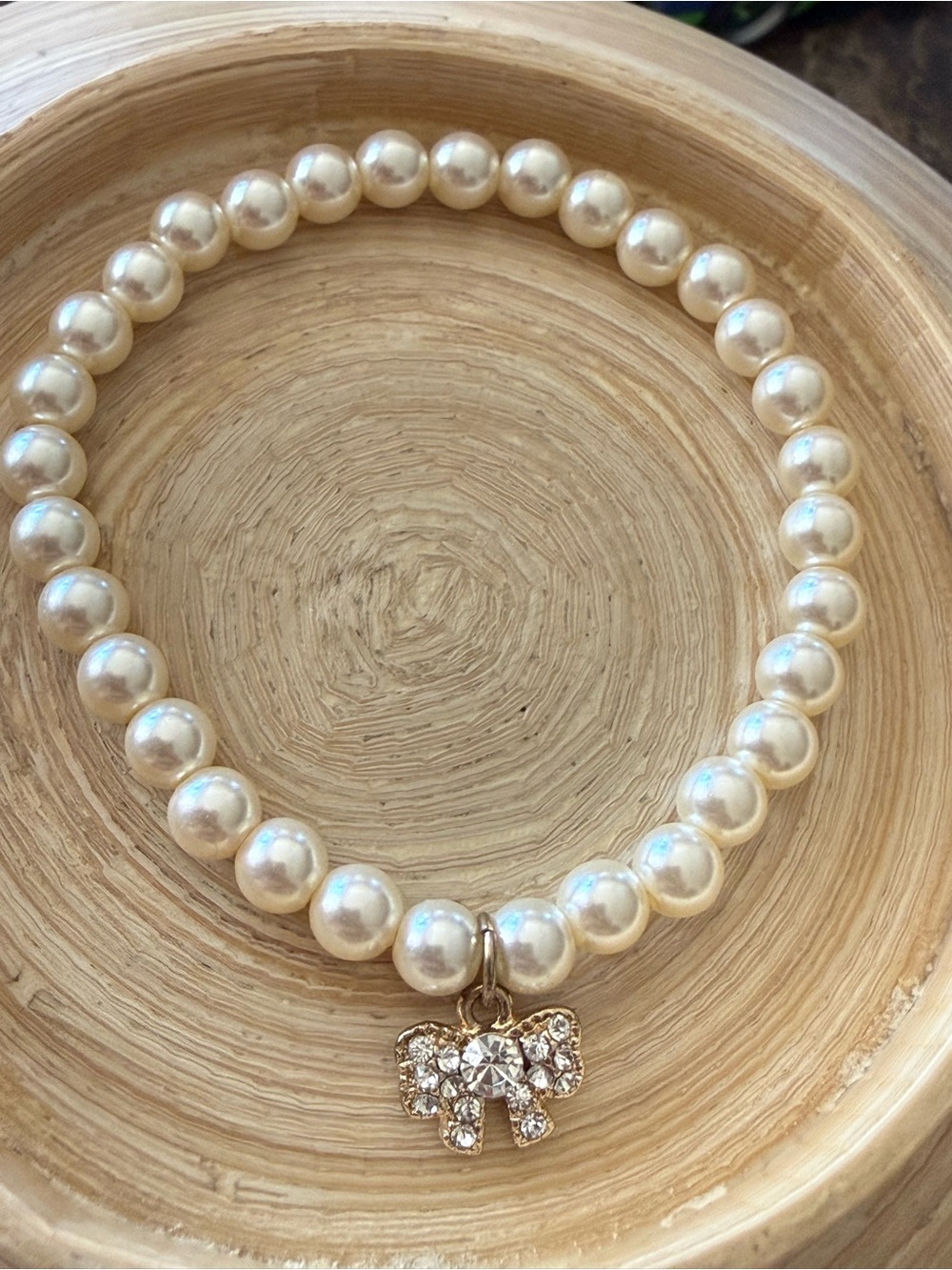 Pearl Stretch Bracelet with Crystal Bow Charm - White